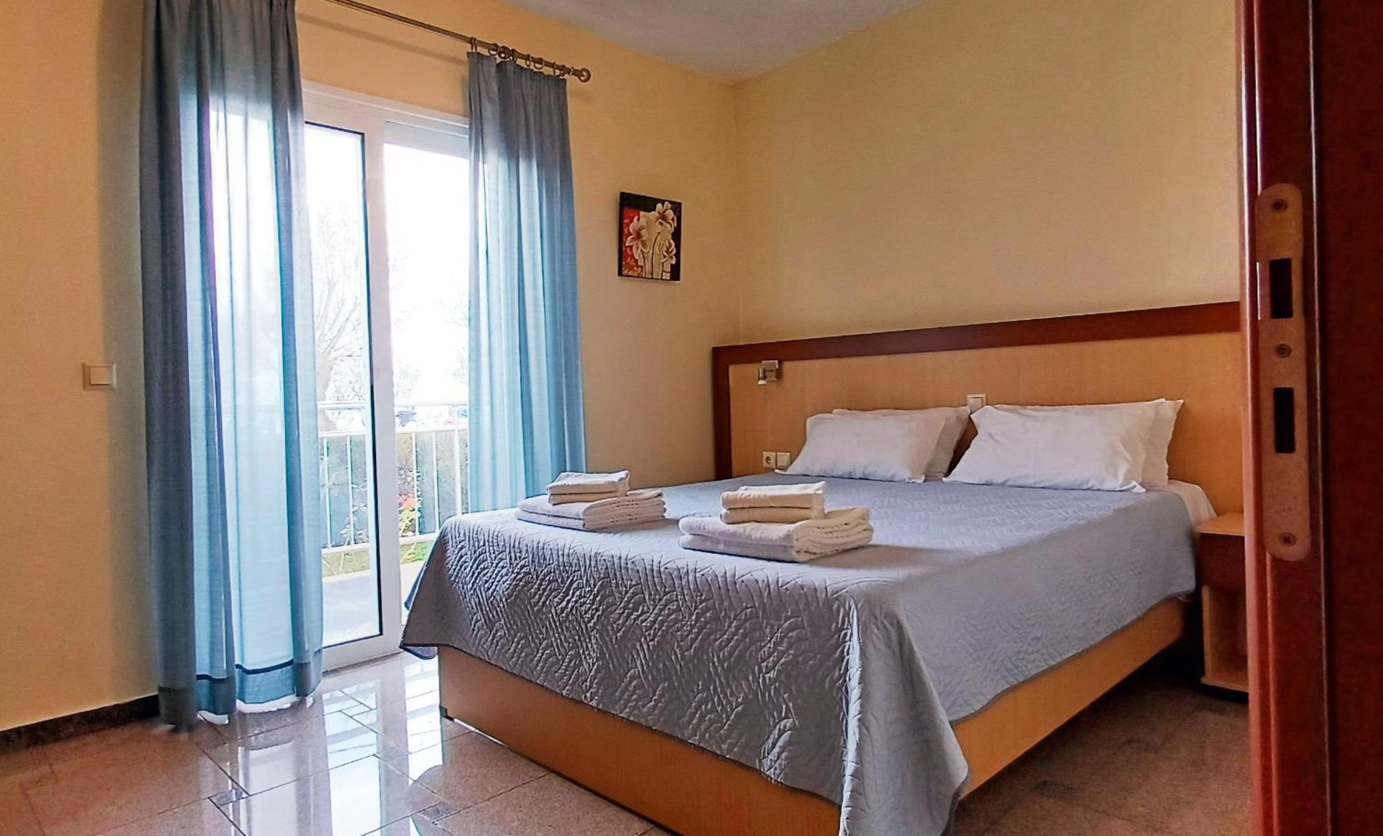 Arisvi All Seasons Hotel สกาลากาลโลนิส ภายนอก รูปภาพ